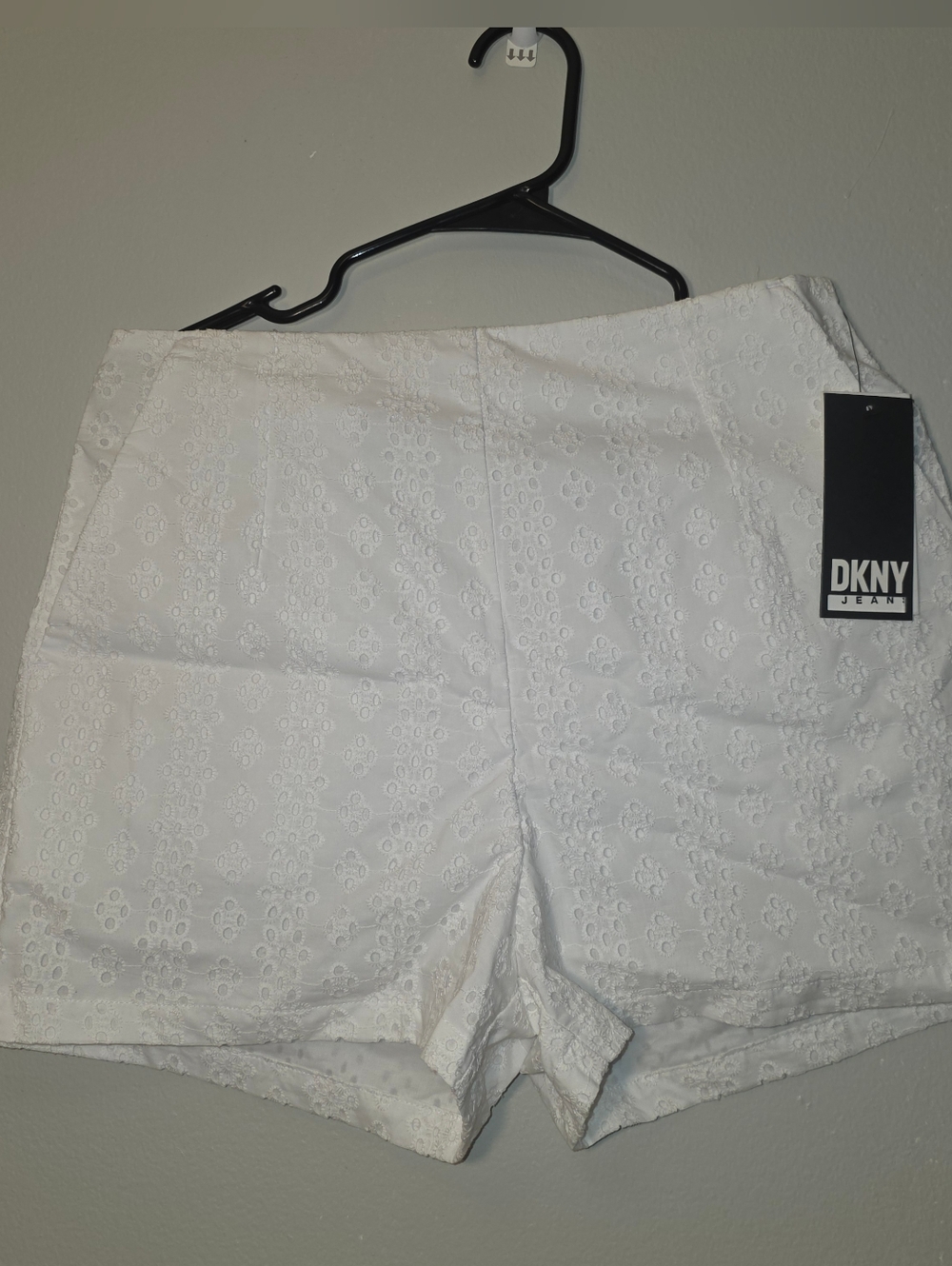 DKNY White High-Rise Eyelet Shorts Women Size 6 Summer Resortwear Feminine Soft